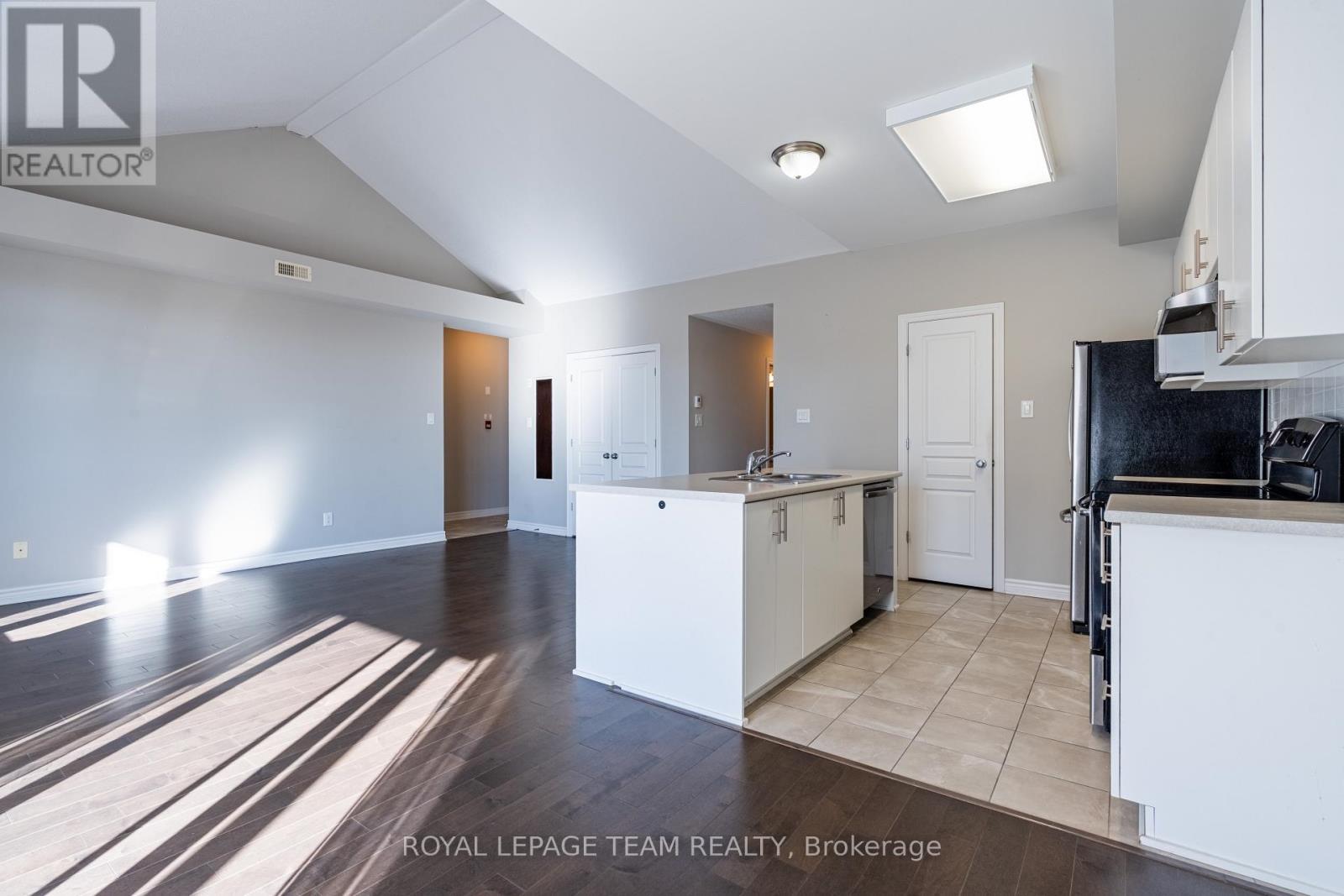 G - 1011 Beryl Private, Ottawa, ON - Indoor Photo Showing Kitchen