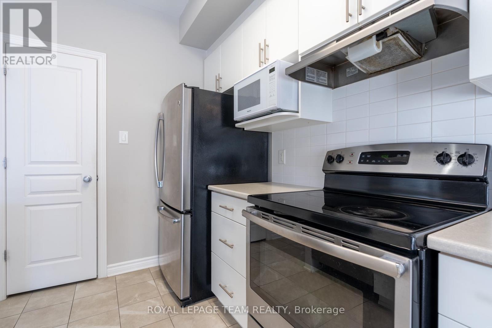 G - 1011 Beryl Private, Ottawa, ON - Indoor Photo Showing Kitchen With Stainless Steel Kitchen