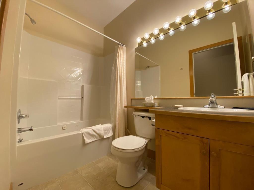 B2B-1351 Gerry Sorensen Way, Kimberley, BC - Indoor Photo Showing Bathroom
