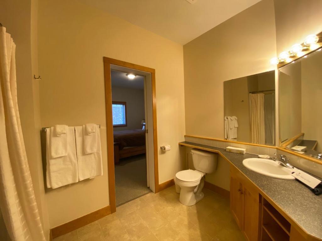 B2B-1351 Gerry Sorensen Way, Kimberley, BC - Indoor Photo Showing Bathroom