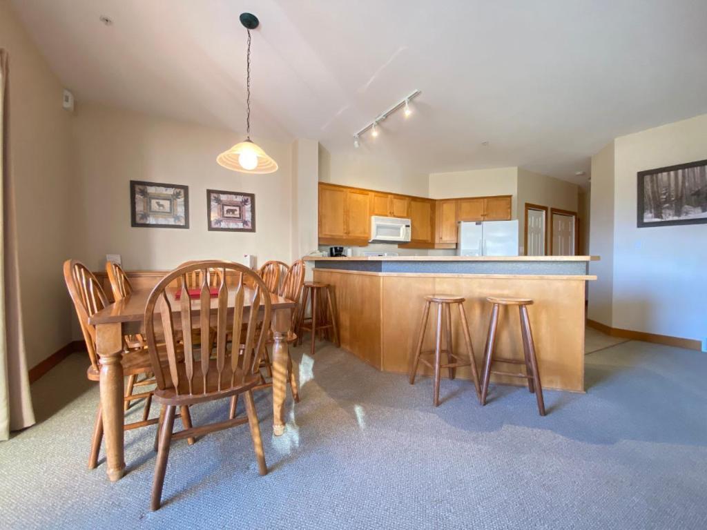 B2B-1351 Gerry Sorensen Way, Kimberley, BC - Indoor Photo Showing Dining Room