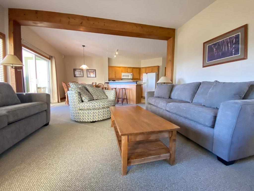 B2B-1351 Gerry Sorensen Way, Kimberley, BC - Indoor Photo Showing Living Room
