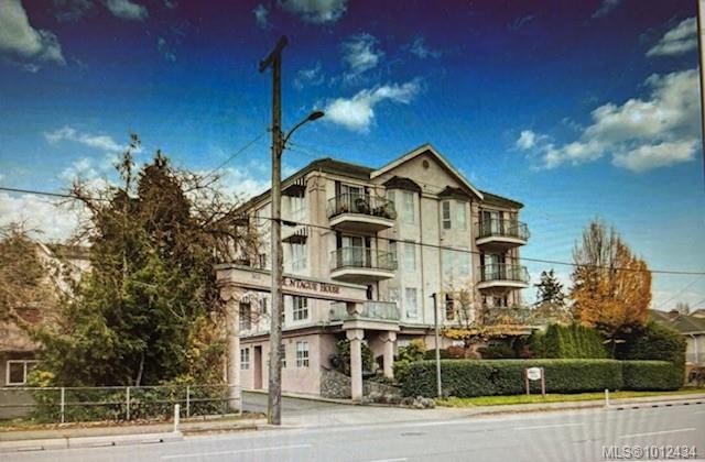 104-3133 Tillicum Rd, Saanich, BC - Outdoor