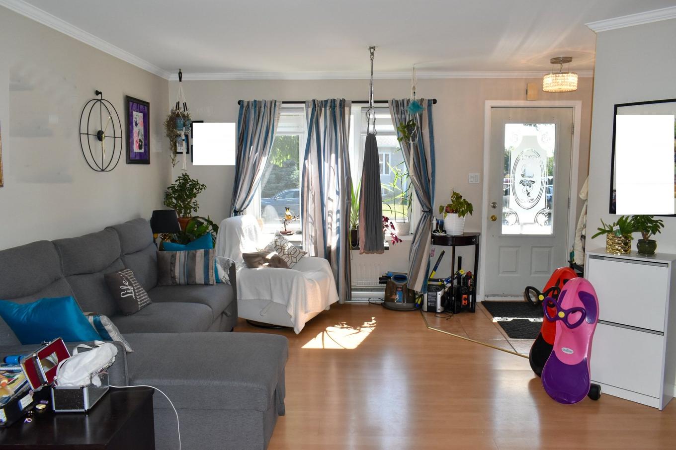 Salon - 2506 Rue Auguste, Drummondville, QC - Indoor Photo Showing Living Room
