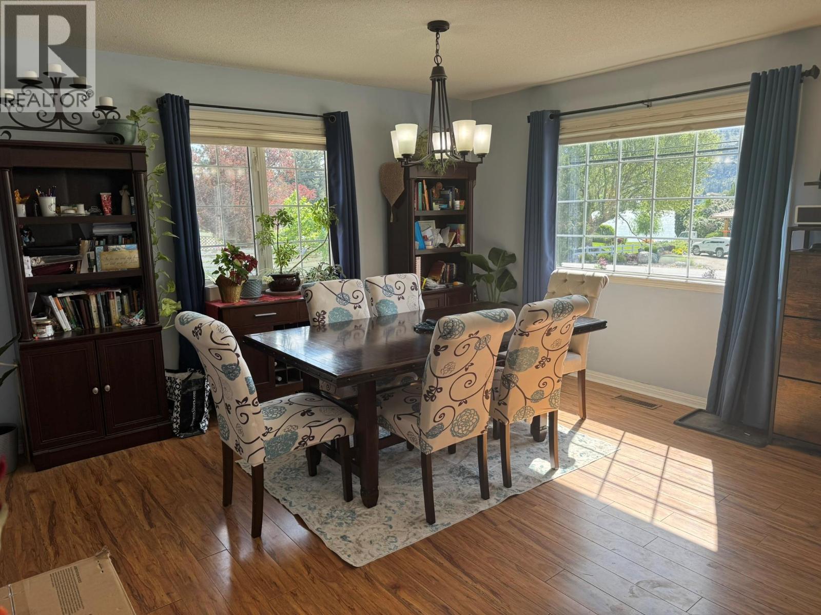 7137 Tucelnuit Drive, Oliver, BC - Indoor Photo Showing Dining Room