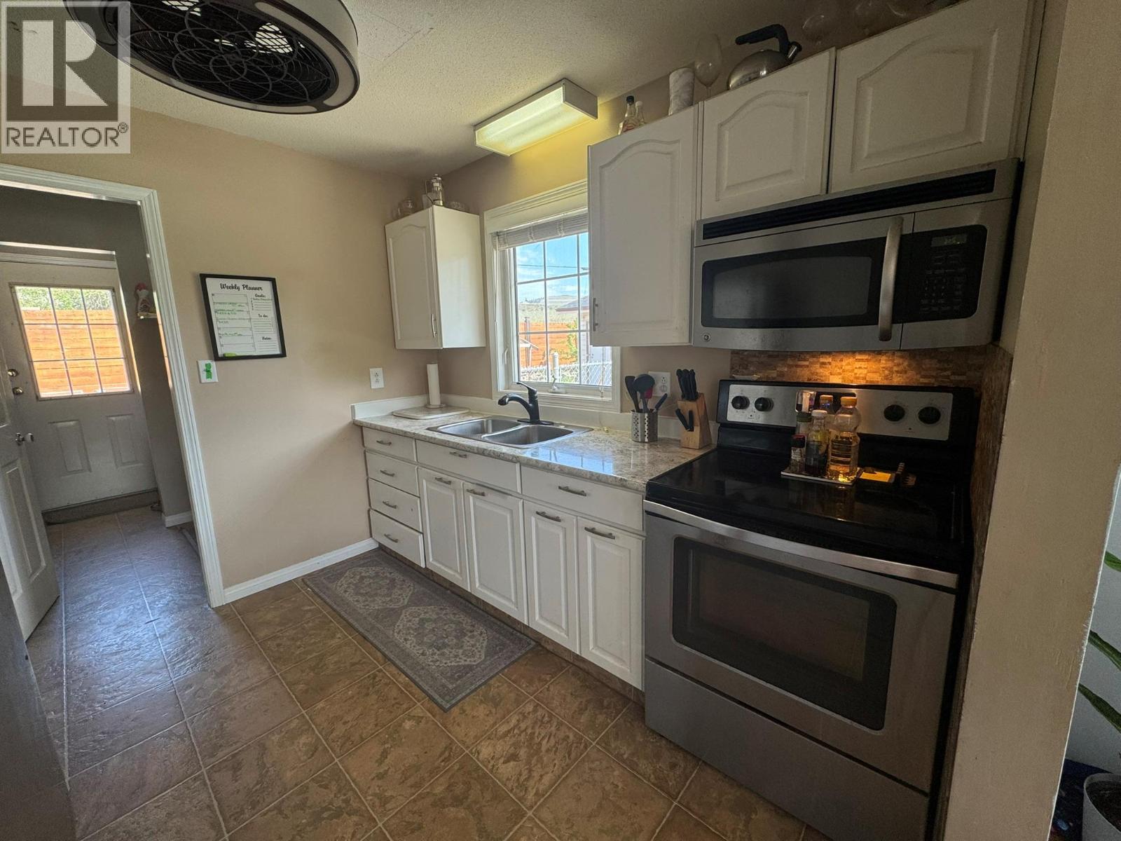 7137 Tucelnuit Drive, Oliver, BC - Indoor Photo Showing Kitchen With Double Sink