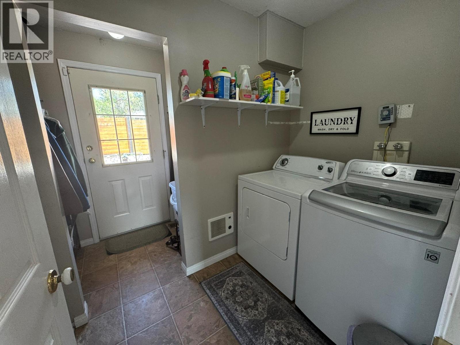 7137 Tucelnuit Drive, Oliver, BC - Indoor Photo Showing Laundry Room