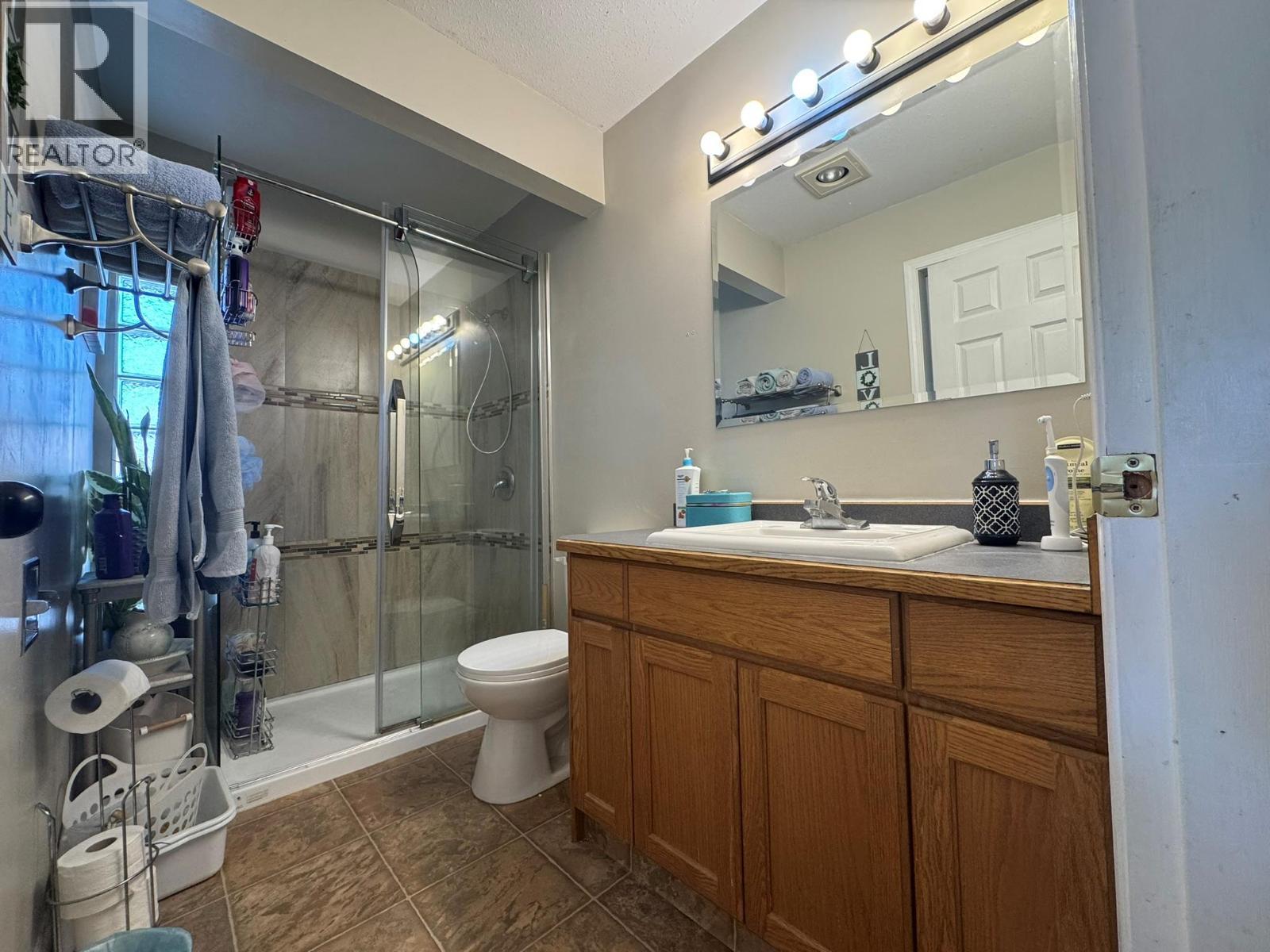 7137 Tucelnuit Drive, Oliver, BC - Indoor Photo Showing Bathroom