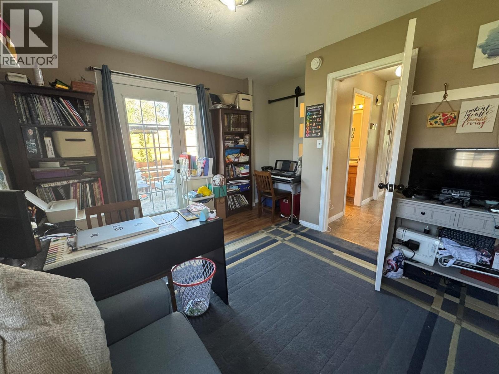 7137 Tucelnuit Drive, Oliver, BC - Indoor