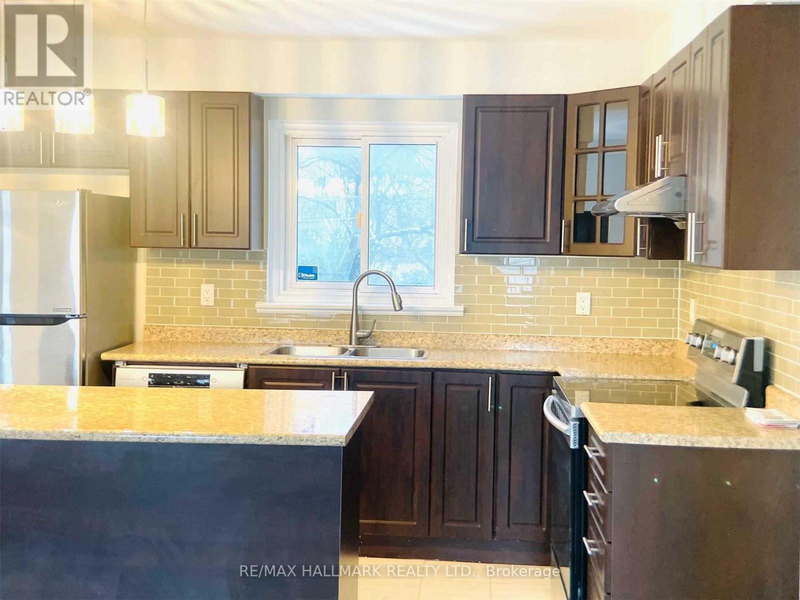 20 Snowball Crescent, Toronto, ON - Indoor Photo Showing Kitchen With Double Sink With Upgraded Kitchen