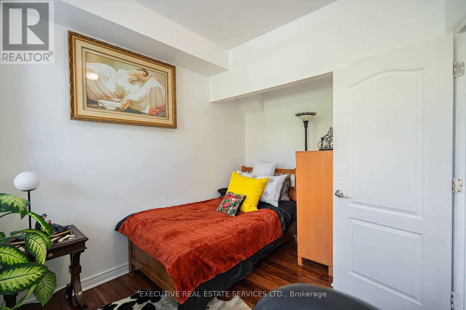 24 Michael Power Place, Toronto, ON - Indoor Photo Showing Bedroom