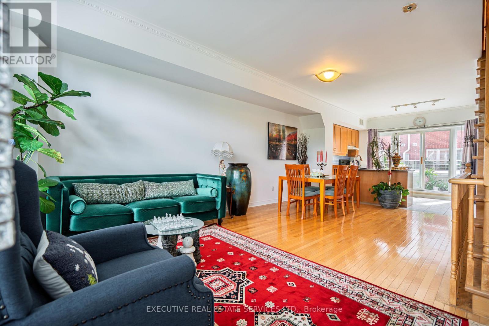24 Michael Power Place, Toronto, ON - Indoor Photo Showing Living Room