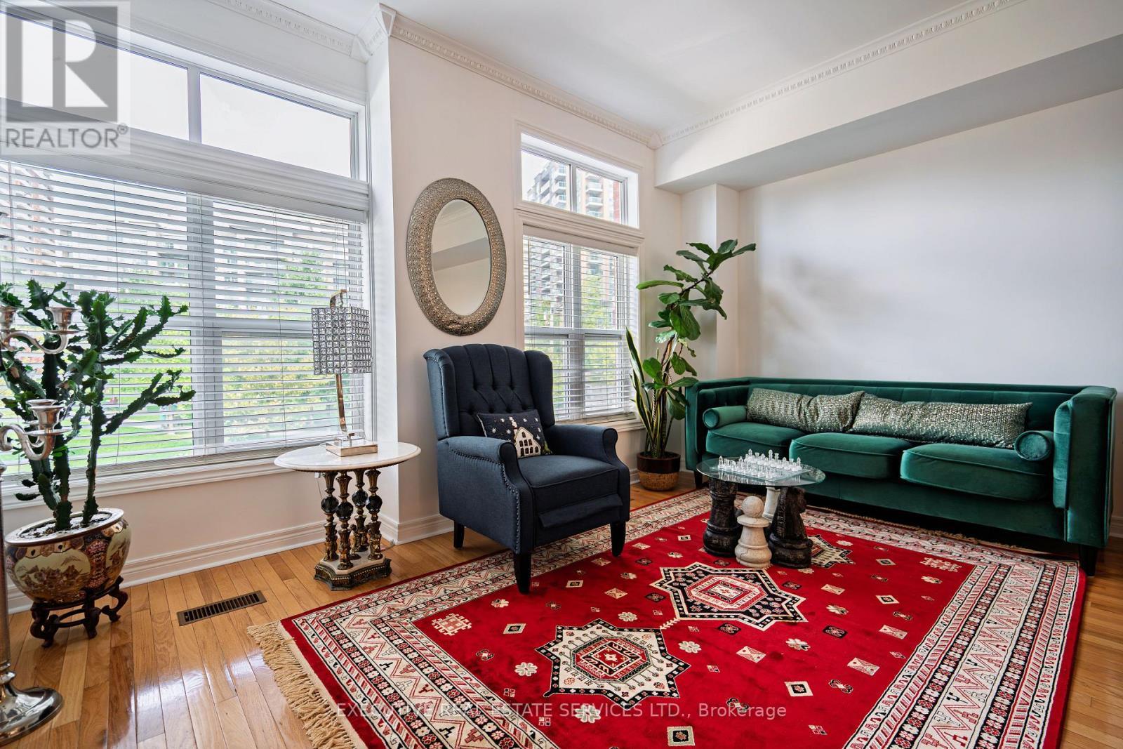 24 Michael Power Place, Toronto, ON - Indoor Photo Showing Living Room
