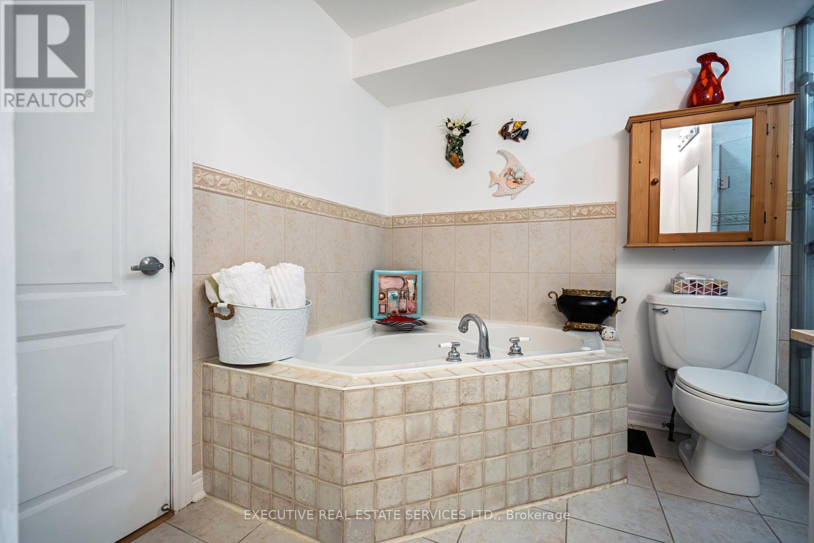24 Michael Power Place, Toronto, ON - Indoor Photo Showing Bathroom
