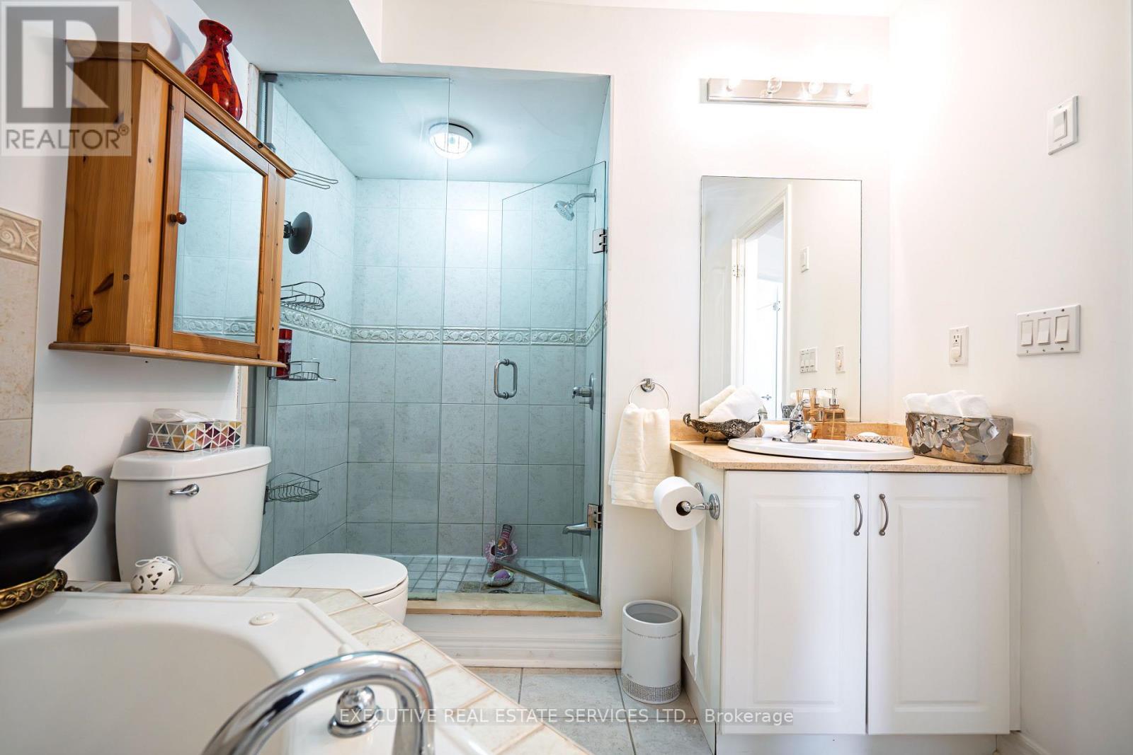 24 Michael Power Place, Toronto, ON - Indoor Photo Showing Bathroom