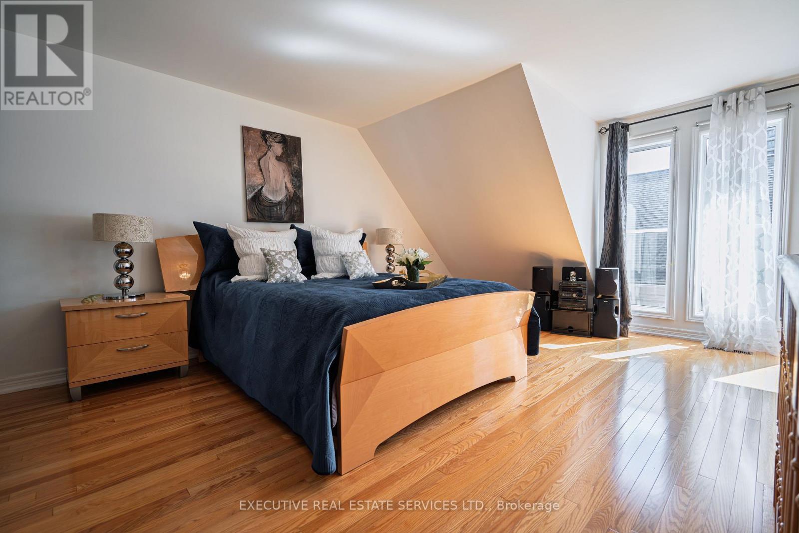 24 Michael Power Place, Toronto, ON - Indoor Photo Showing Bedroom