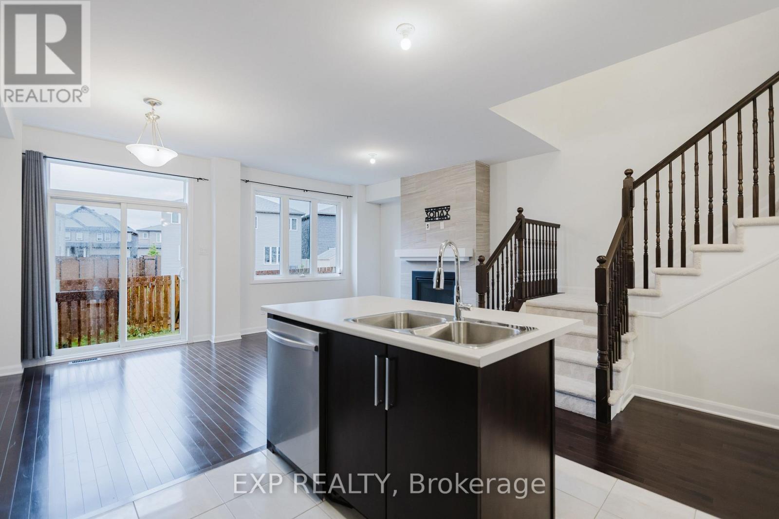 92 Natare Place, Ottawa, ON - Indoor Photo Showing Kitchen With Double Sink