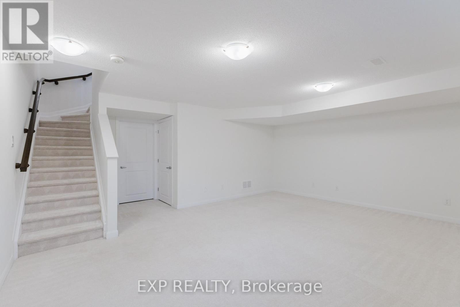 92 Natare Place, Ottawa, ON - Indoor Photo Showing Other Room