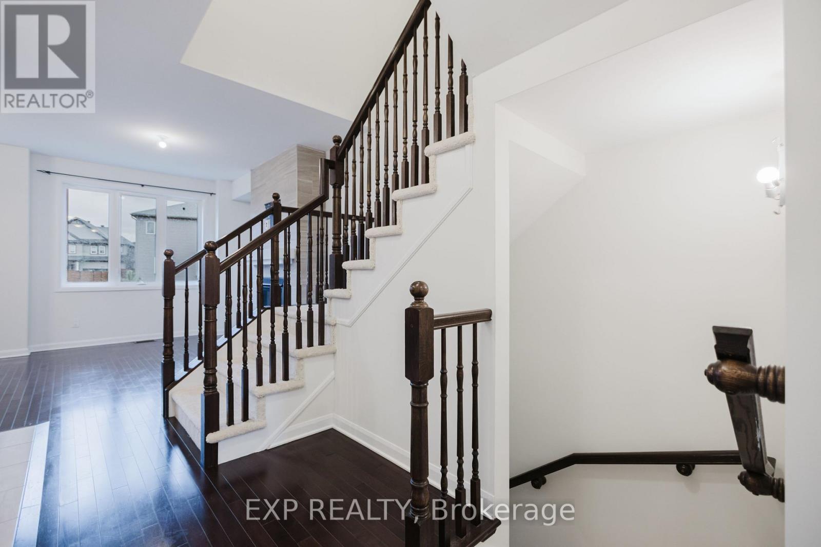 92 Natare Place, Ottawa, ON - Indoor Photo Showing Other Room