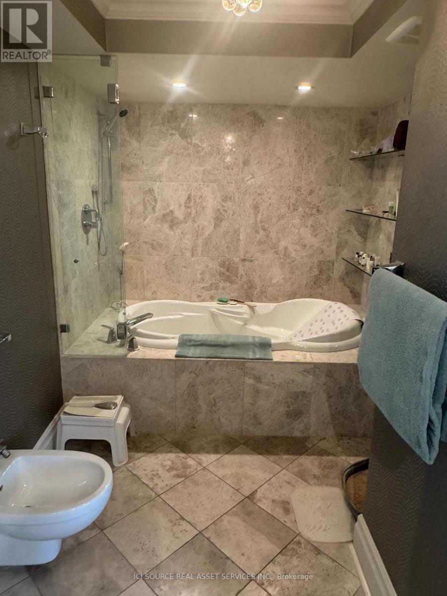 2703 - 2045 Lake Shore Boulevard W, Toronto, ON - Indoor Photo Showing Bathroom