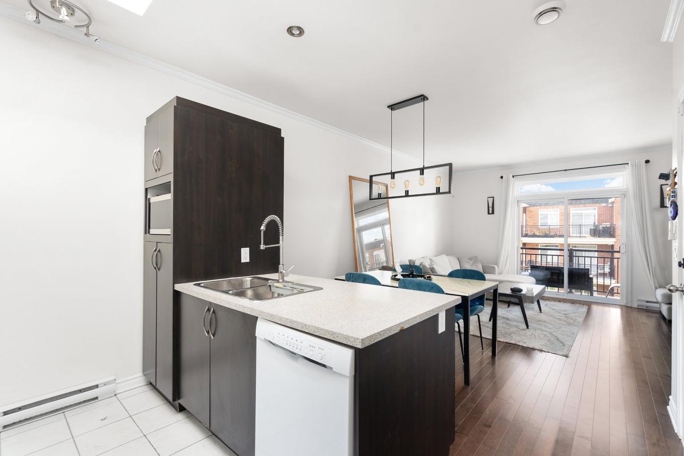 Kitchen - 304-2177 Boul. Thimens, Montréal (Saint-Laurent), QC - Indoor Photo Showing Kitchen