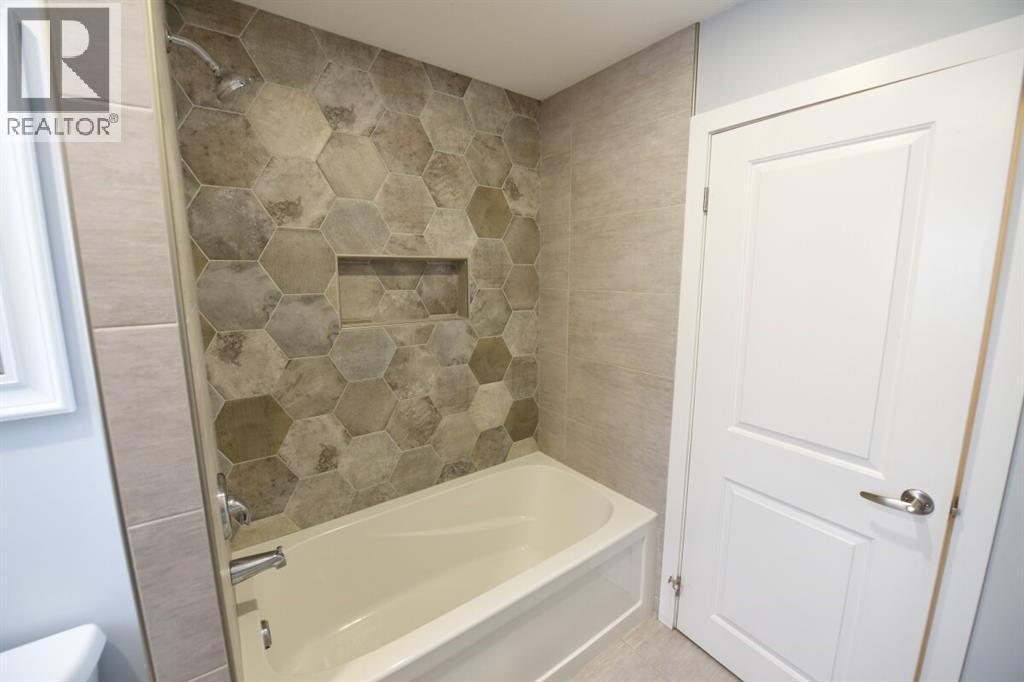 243 Brock Street South, Sarnia, ON - Indoor Photo Showing Bathroom