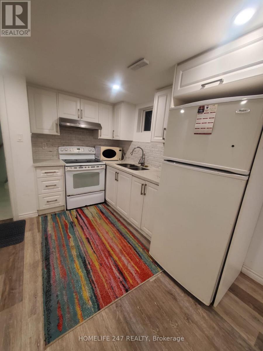 6 Stonecrop Lane, Toronto, ON - Indoor Photo Showing Kitchen