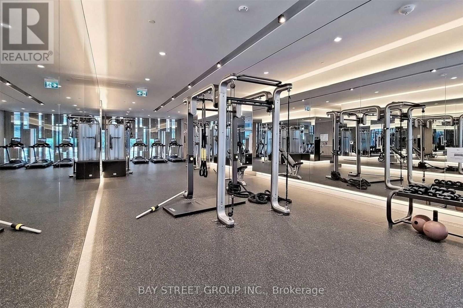 902 - 576 Front Street W, Toronto, ON - Indoor Photo Showing Gym Room