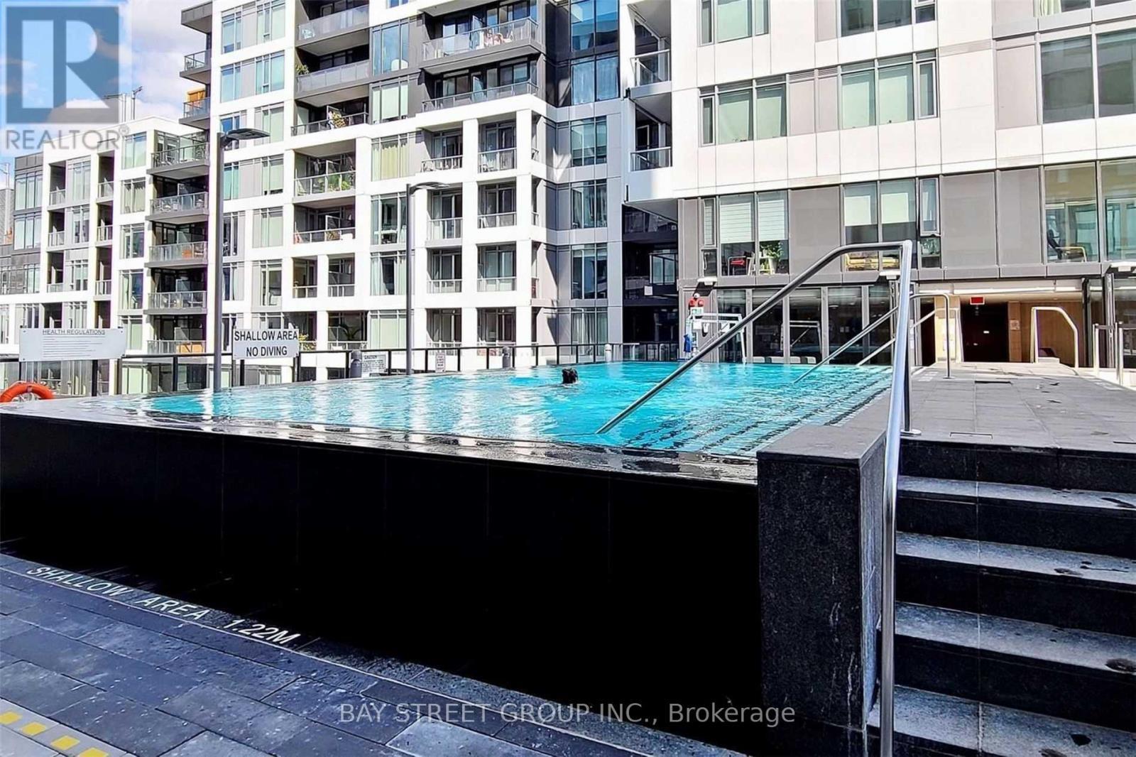 902 - 576 Front Street W, Toronto, ON - Outdoor With Balcony With Facade