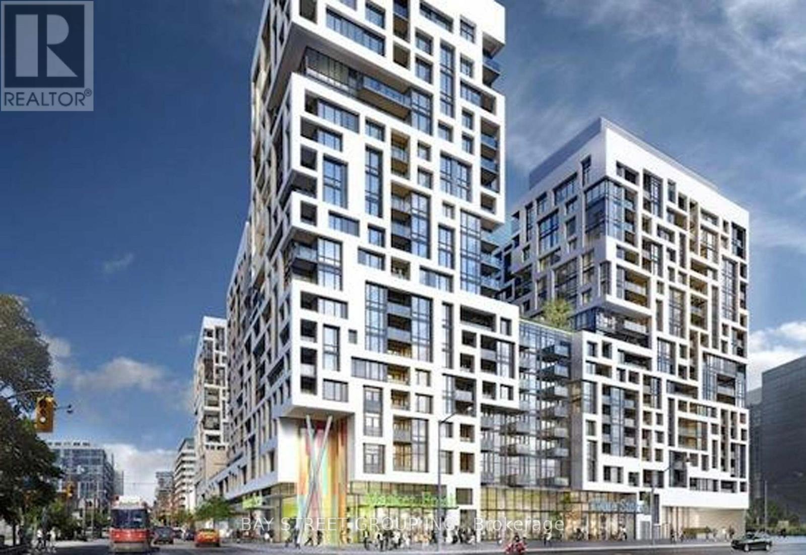 902 - 576 Front Street W, Toronto, ON - Outdoor With Facade