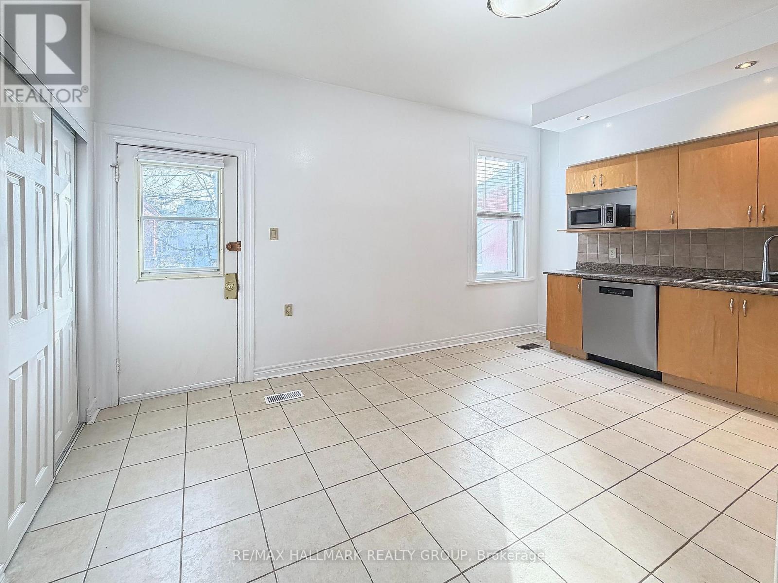 622 Gladstone Avenue, Ottawa, ON - Indoor Photo Showing Kitchen With Double Sink