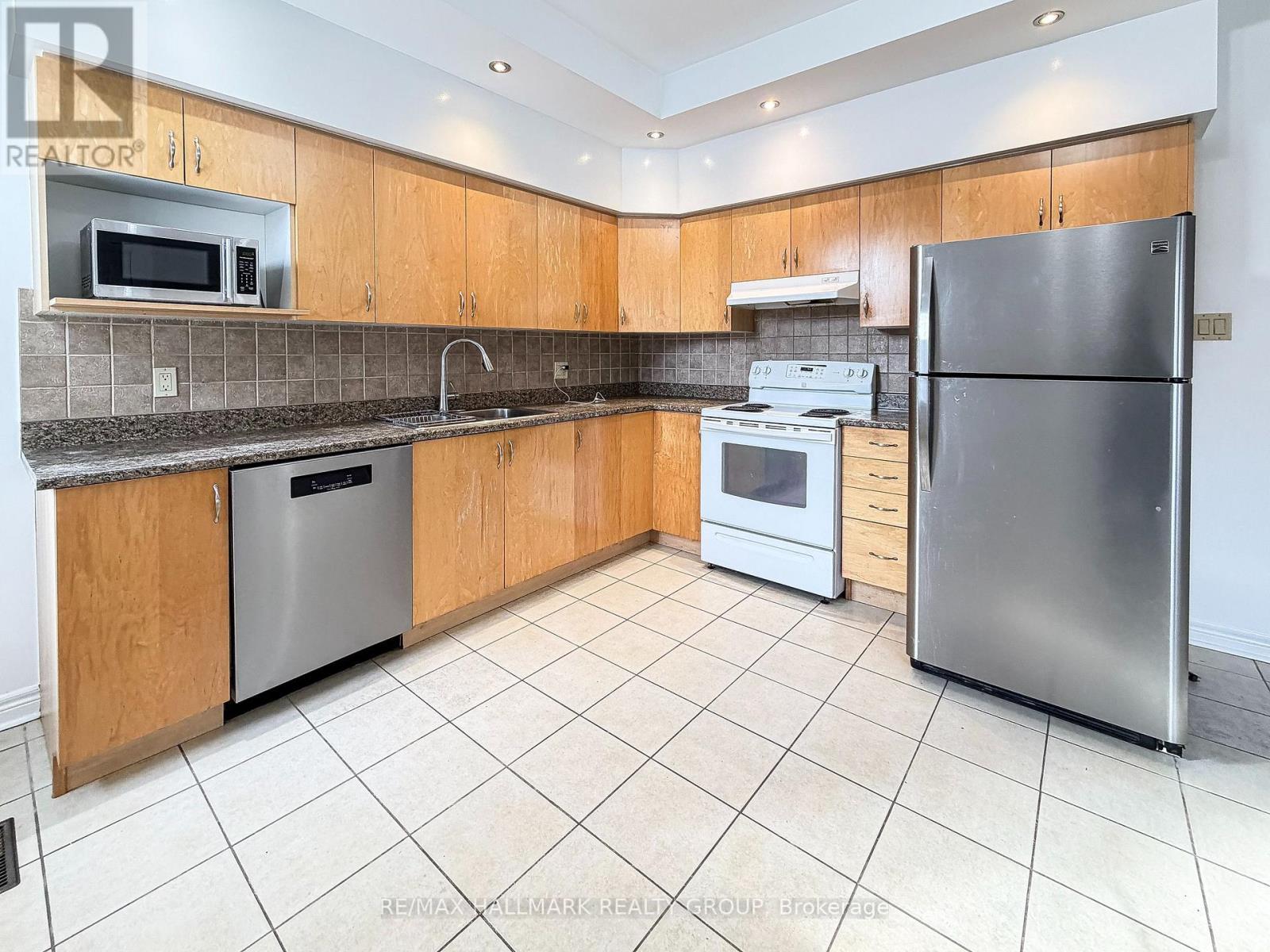 622 Gladstone Avenue, Ottawa, ON - Indoor Photo Showing Kitchen