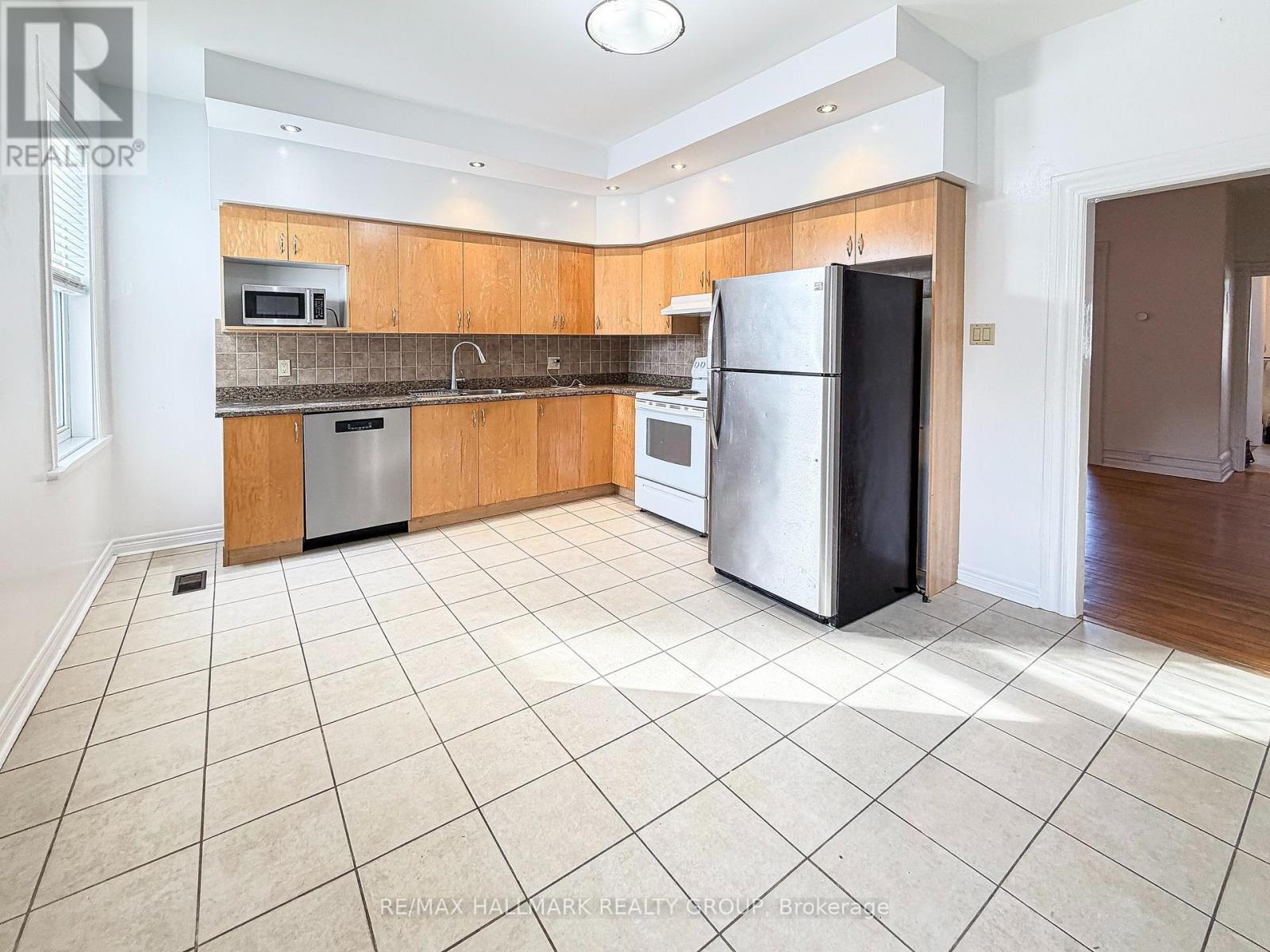 622 Gladstone Avenue, Ottawa, ON - Indoor Photo Showing Kitchen