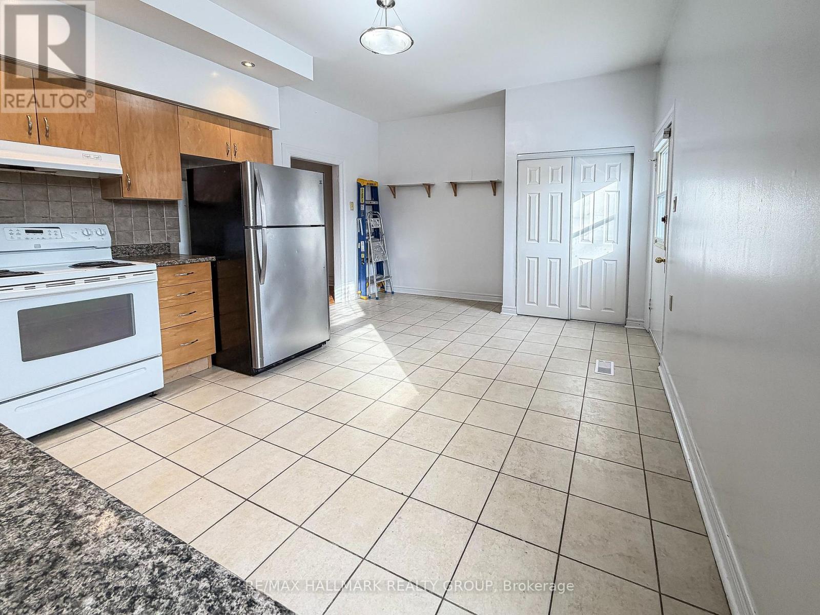 622 Gladstone Avenue, Ottawa, ON - Indoor Photo Showing Kitchen