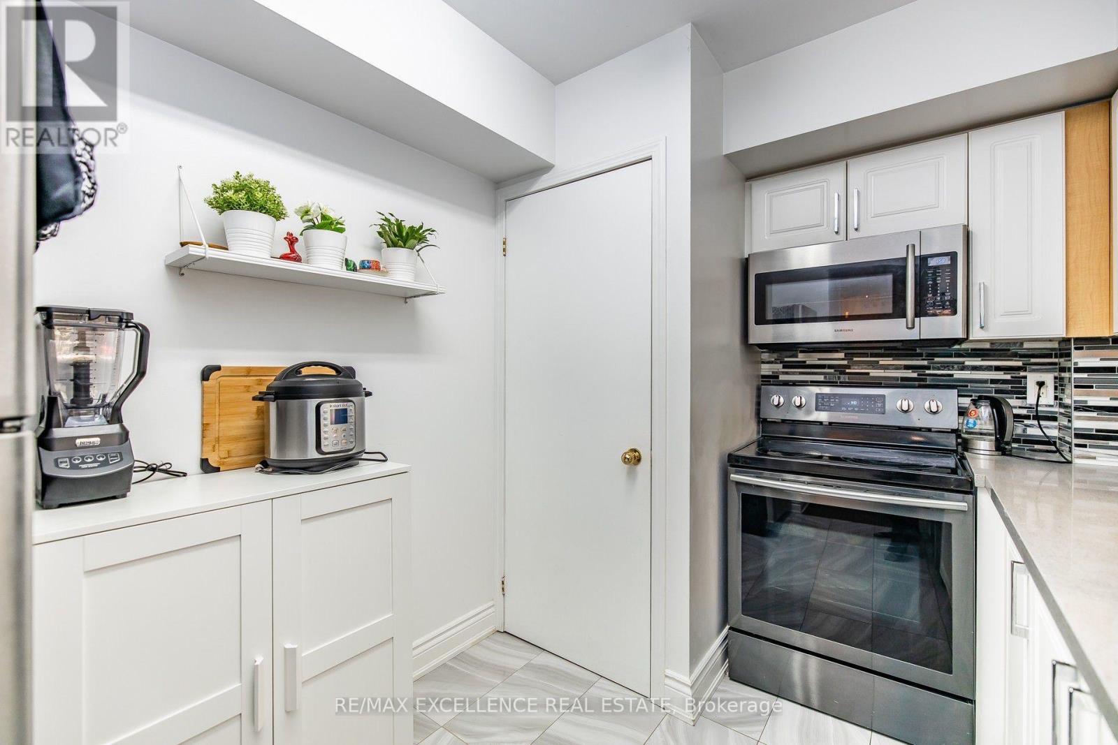 1205 - 5 Everson Drive, Toronto, ON - Indoor Photo Showing Kitchen