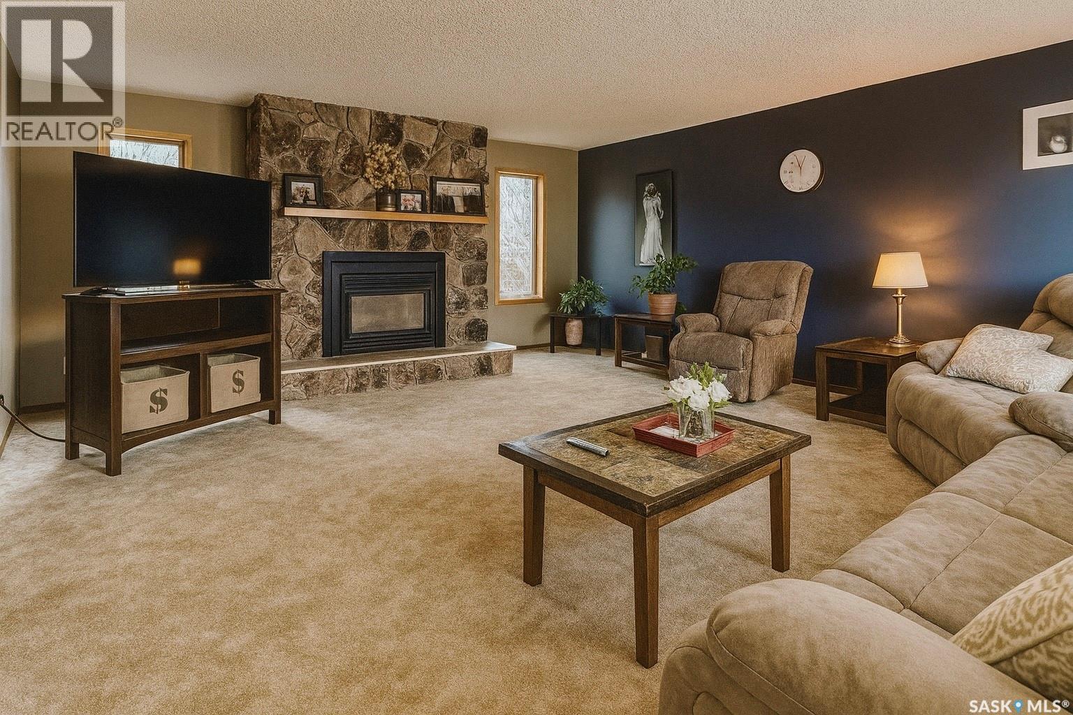Klassen Acreage - Stewart Valley, Saskatchewan Landing Rm No.167, SK - Indoor Photo Showing Living Room With Fireplace