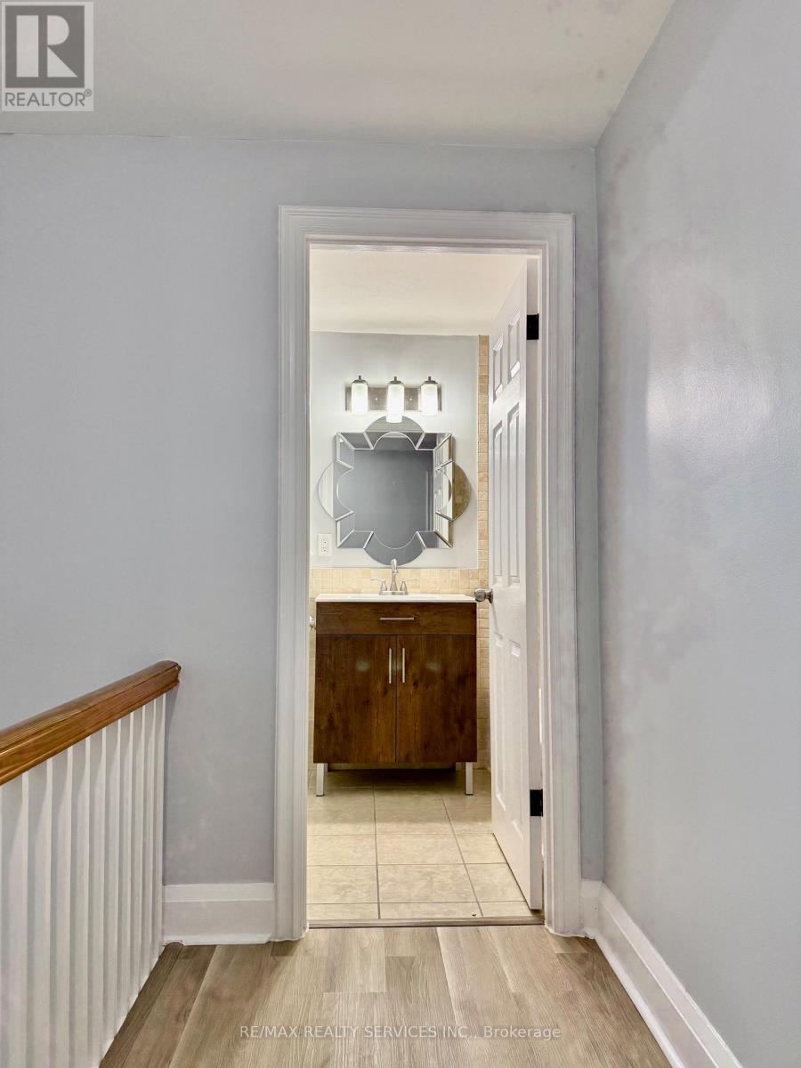 Upper - 145 Brantdale Avenue, Hamilton, ON - Indoor Photo Showing Other Room