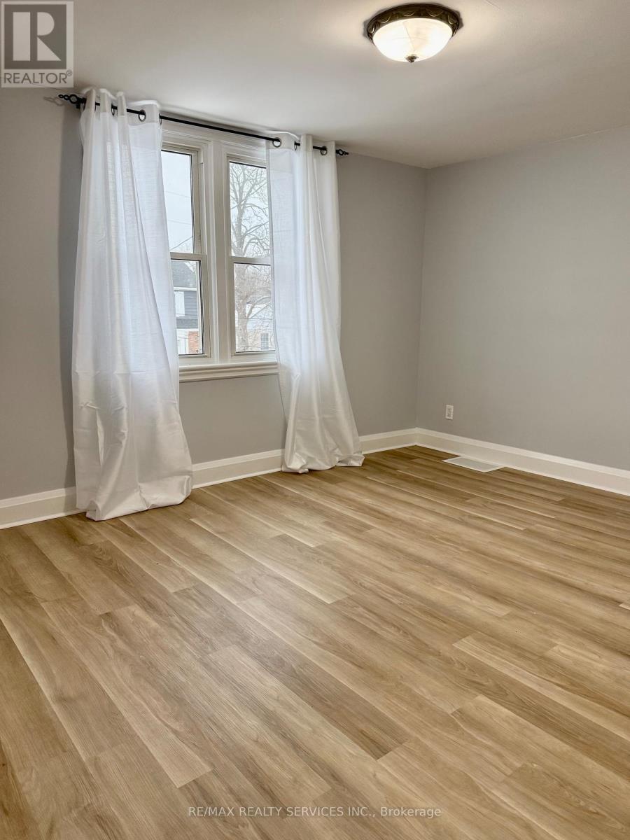 Upper - 145 Brantdale Avenue, Hamilton, ON - Indoor Photo Showing Other Room