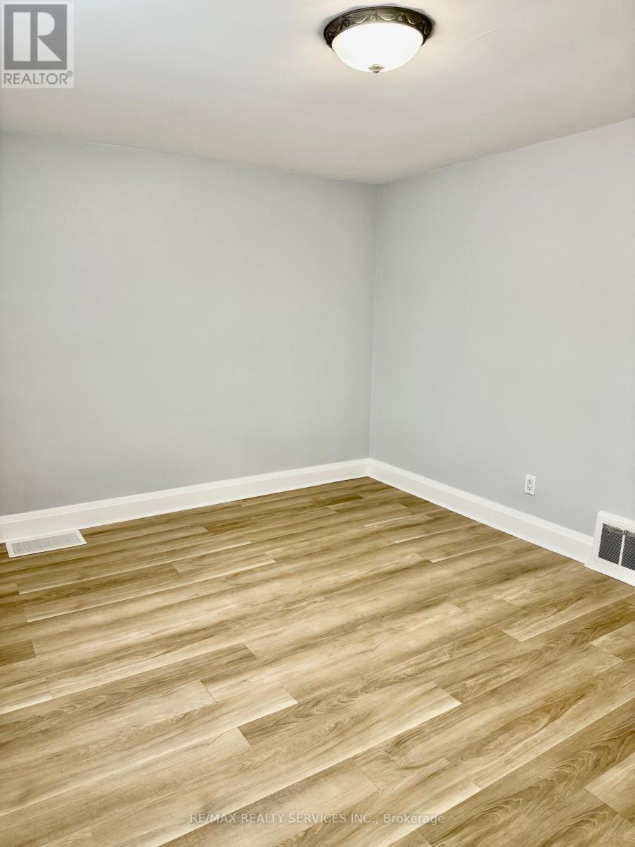 Upper - 145 Brantdale Avenue, Hamilton, ON - Indoor Photo Showing Other Room