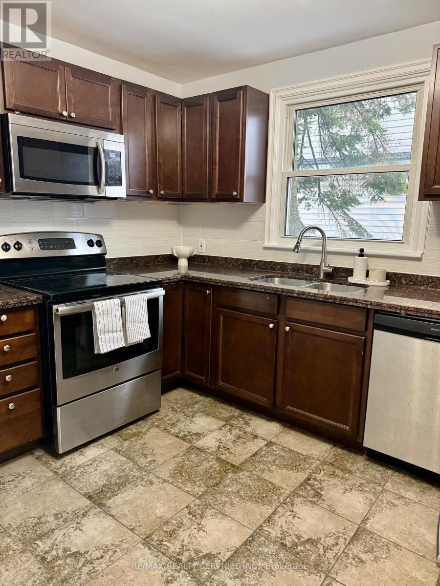 Upper - 145 Brantdale Avenue, Hamilton, ON - Indoor Photo Showing Kitchen With Double Sink