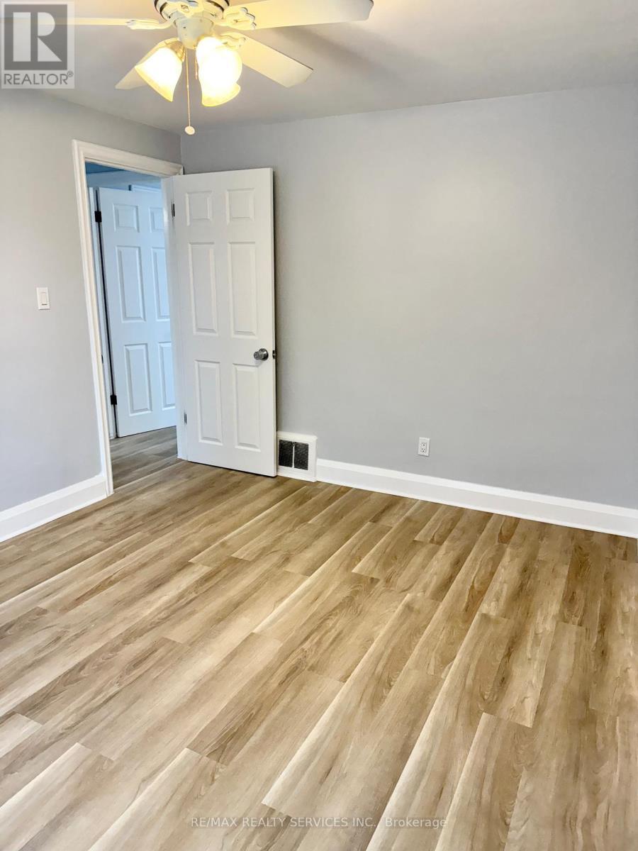 Upper - 145 Brantdale Avenue, Hamilton, ON - Indoor Photo Showing Other Room
