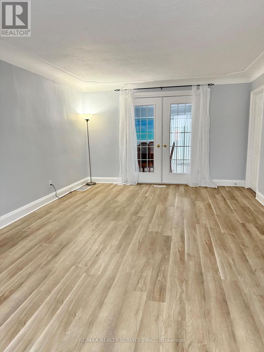 Upper - 145 Brantdale Avenue, Hamilton, ON - Indoor Photo Showing Other Room