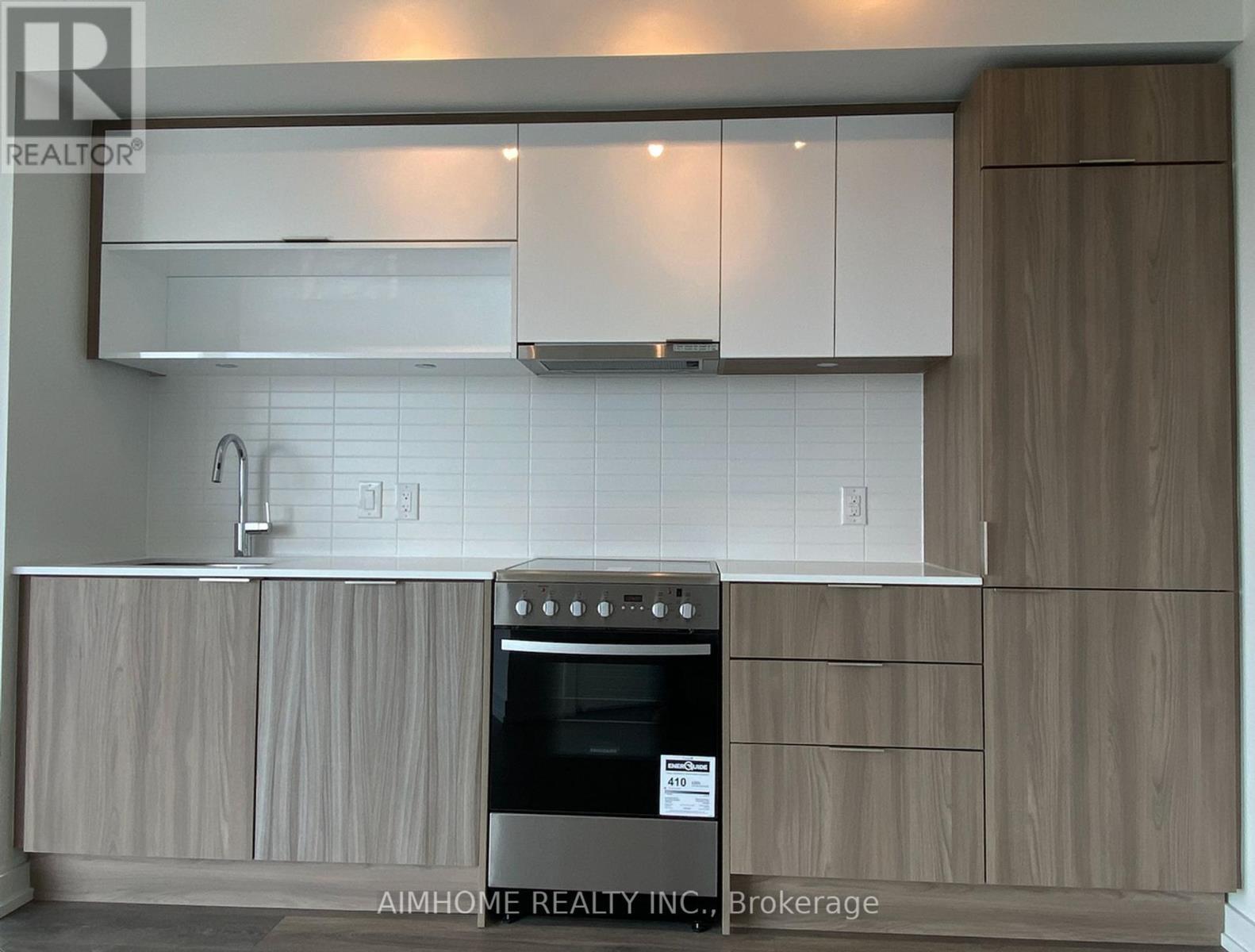 704 - 159 Wellesley Street E, Toronto, ON - Indoor Photo Showing Kitchen