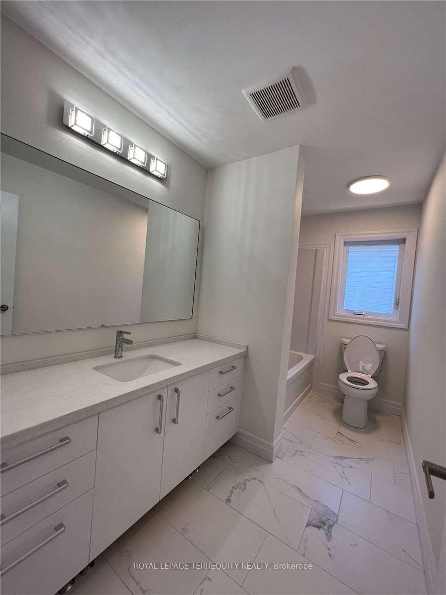 Bsmt-2944 Biddulph Street, London South, ON - Indoor Photo Showing Bathroom