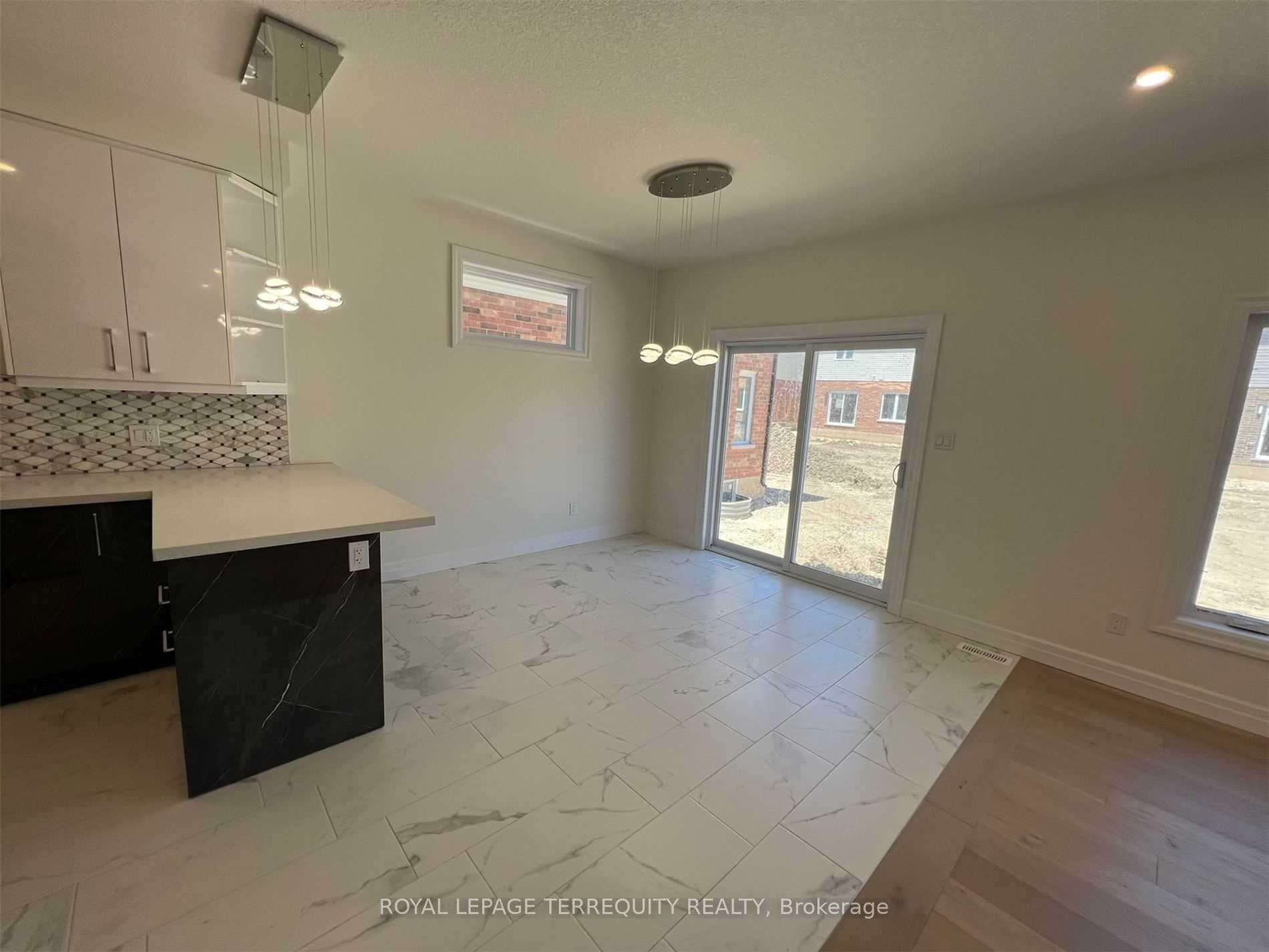 Main-2944 Biddulph Street, London South, ON - Indoor Photo Showing Other Room