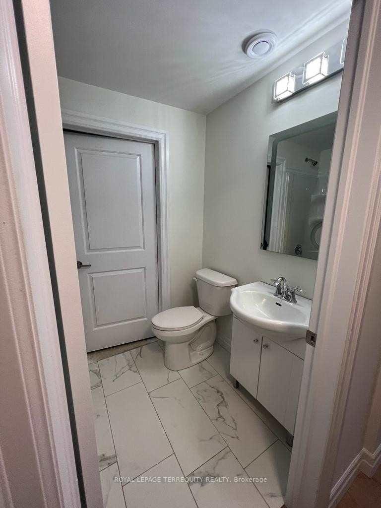 Main-2944 Biddulph Street, London South, ON - Indoor Photo Showing Bathroom