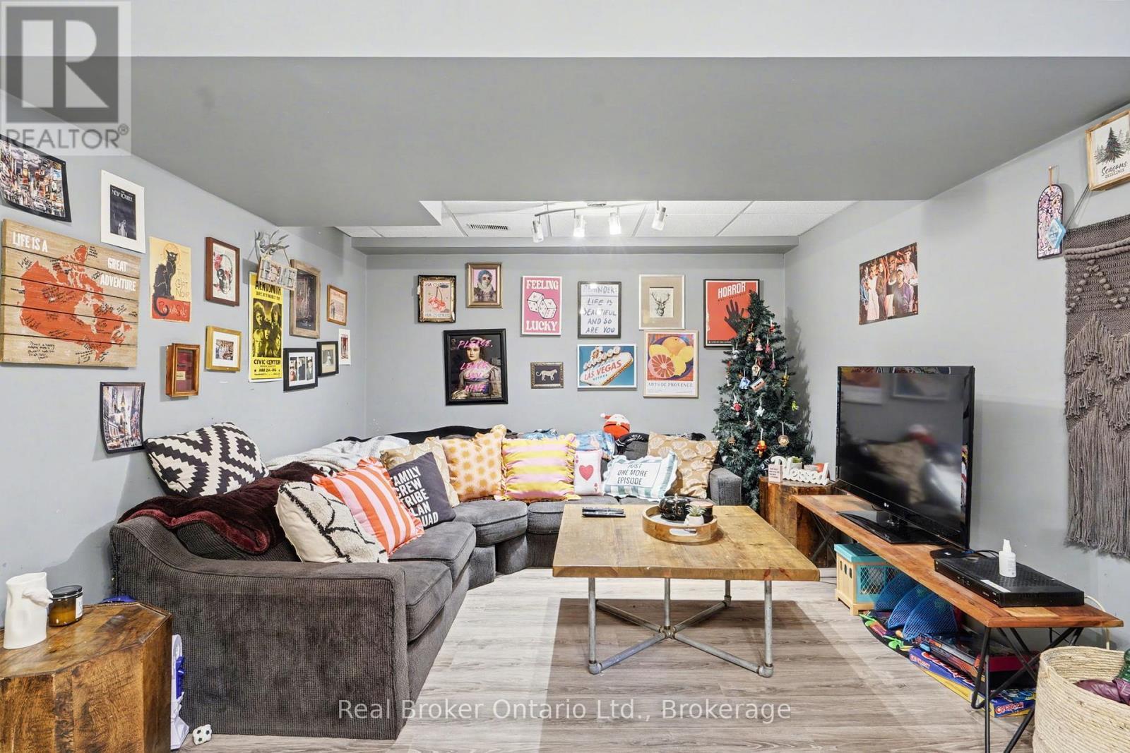 18 - 45 Seabreeze Crescent, Hamilton (Lakeshore), ON - Indoor