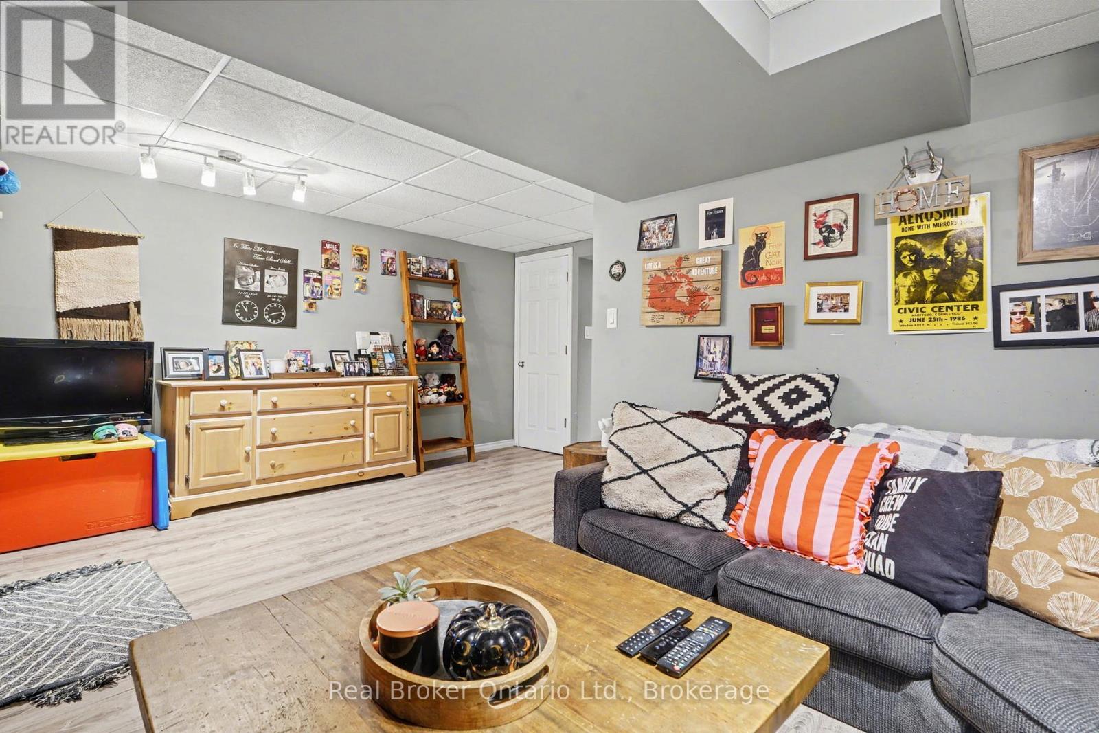 18 - 45 Seabreeze Crescent, Hamilton (Lakeshore), ON - Indoor