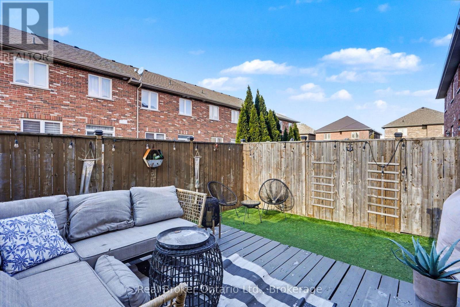 18 - 45 Seabreeze Crescent, Hamilton (Lakeshore), ON - Outdoor With Exterior