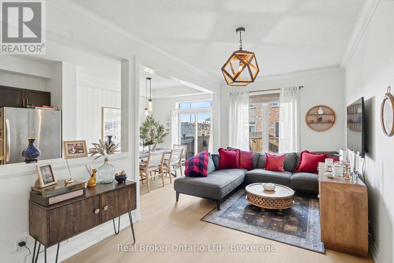 18 - 45 Seabreeze Crescent, Hamilton (Lakeshore), ON - Indoor Photo Showing Living Room